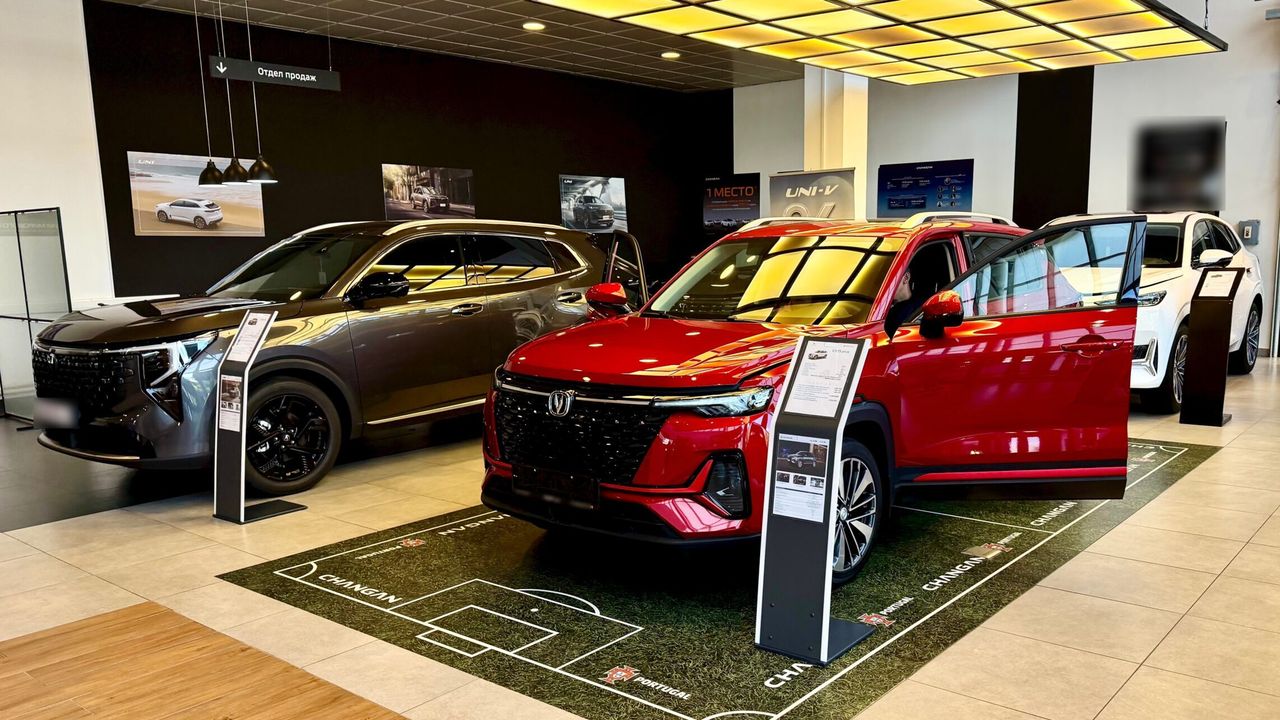 Автосалон с китайскими автомобилями