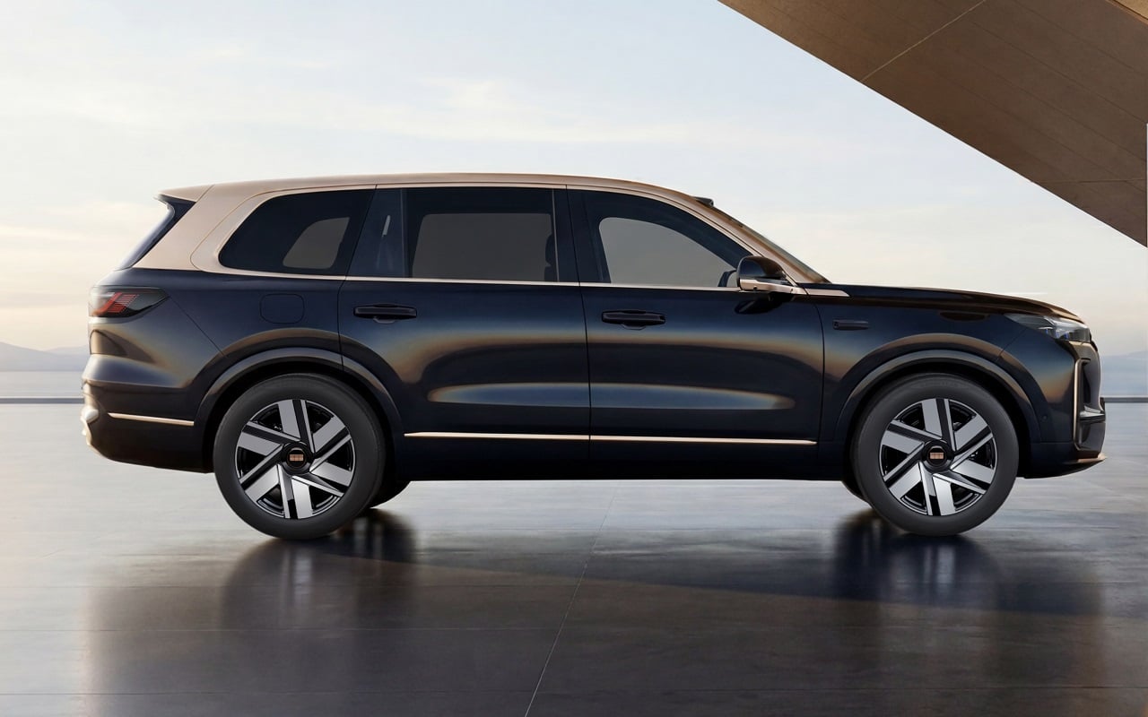 Geely Galaxy M9 — флагманский гибридный кроссовер