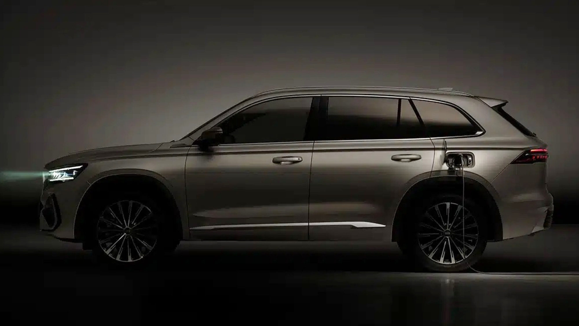 Geely Monjaro EM-i на Парижском автосалоне