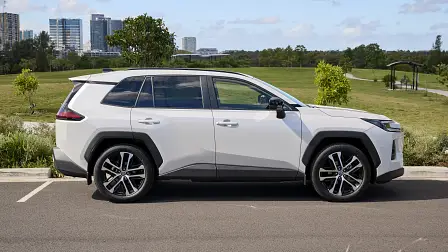  Лучшие гибридные семейные кроссоверы: Toyota RAV4, Hyundai Tucson и Subaru Forester