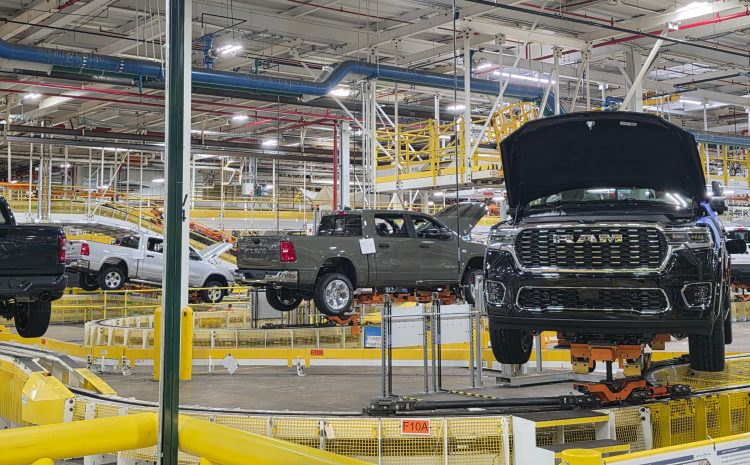  Голосование о забастовке UAW на заводе Stellantis Ram