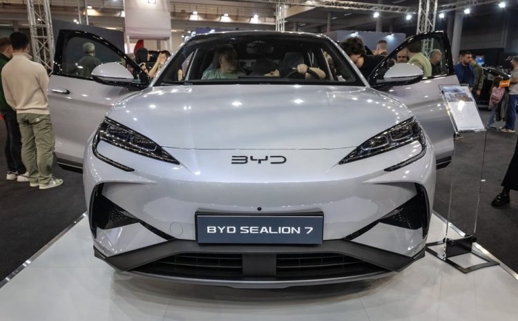  BYD: мировой успех электромобилей и давление на прибыль