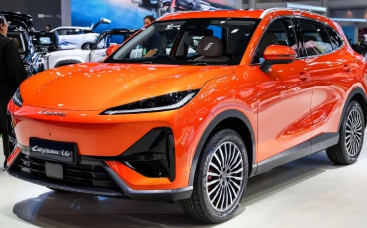  Chery представила новые версии кроссоверов Lepas