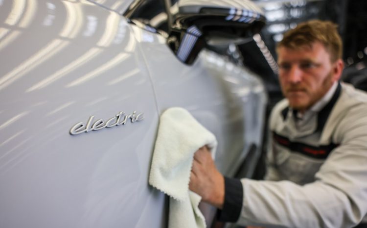  Porsche закрывает три своих подразделения
