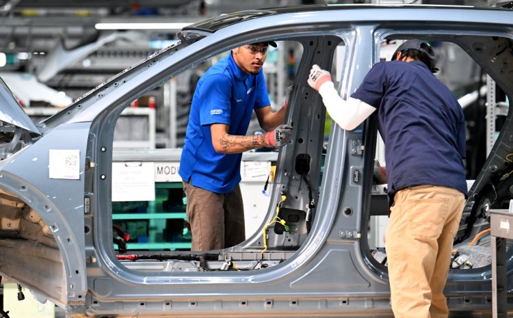  Hyundai запускает производство гибрида