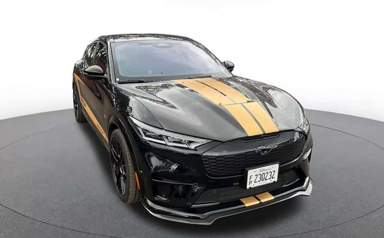  Hertz сбрасывает цены на редкие Mustang Mach-E Shelby