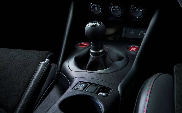  Nissan Z Nismo получит механическую коробку передач!