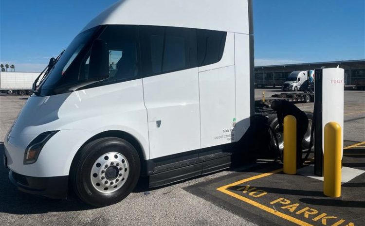  Tesla раскрыла ёмкость батареи своего грузовика Semi