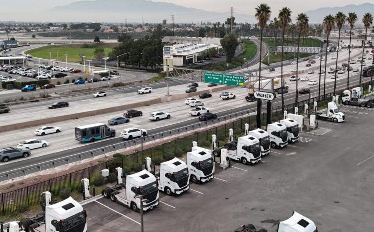  WattEV заказала 370 электрогрузовиков Tesla Semi