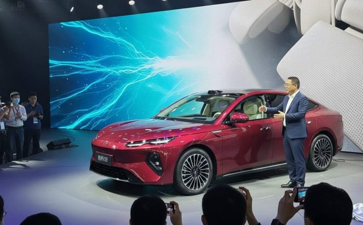  BYD представил седан с невероятной зарядкой