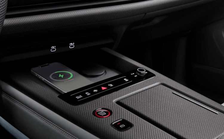  Audi понемногу отказывается от «пианино-чёрного» оформления