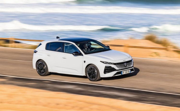  Peugeot 308 обновился: что нового в гибридном хэтчбеке