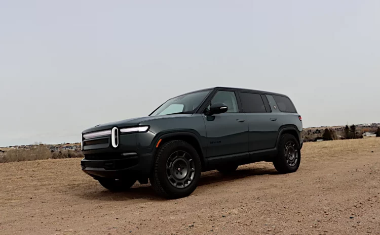  Rivian R1S 2026: мощный и практичный электро-SUV