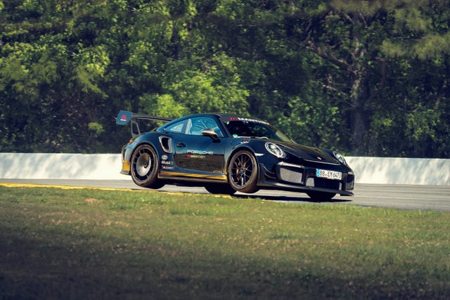  Porsche 911 GT2 RS с комплектом Manthey побил рекорд на Road Atlanta
