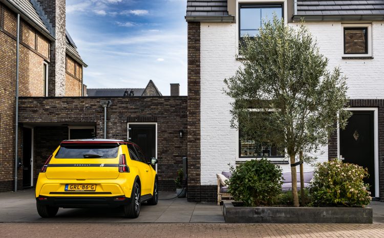  Renault запускает V2G-сервис для частных владельцев электромобилей
