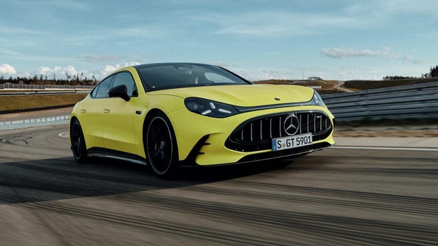  Mercedes-AMG GT 4-Door: электрический гиперкар с багажником