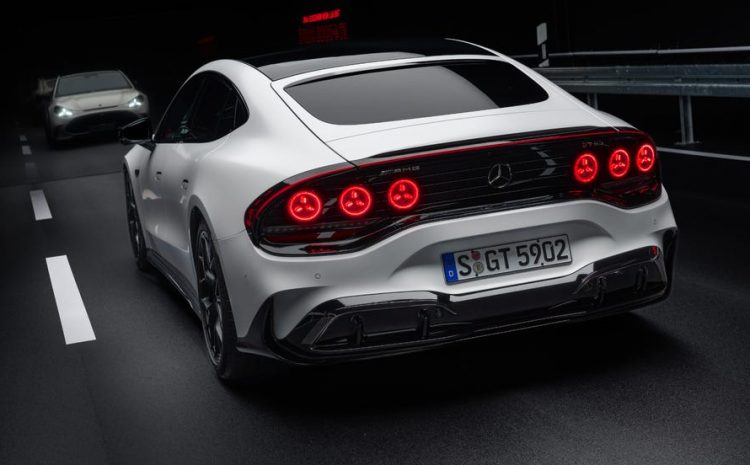  Mercedes-AMG GT 4-Door: электрогиперкар с практичным подходом