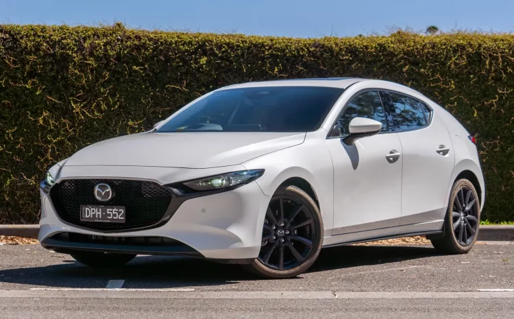 Mazda 3 2026: стоит ли выбирать классический хэтчбек в эпоху гибридов?