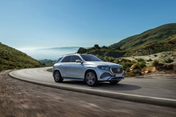  Mercedes-Benz балансирует между электрическими и бензиновыми авто