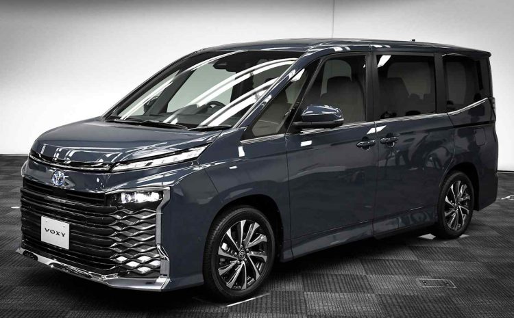  Toyota будет продавать в Японии минивэны тайваньского производства