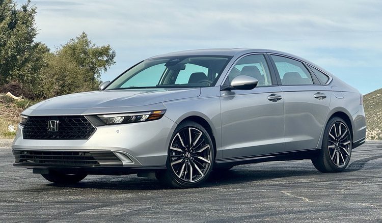  Honda Accord Hybrid Touring — седан, который впечатлил