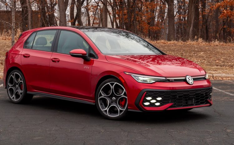  Volkswagen Golf GTI 2026: всё ещё король хот-хэтчей, но цена кусается