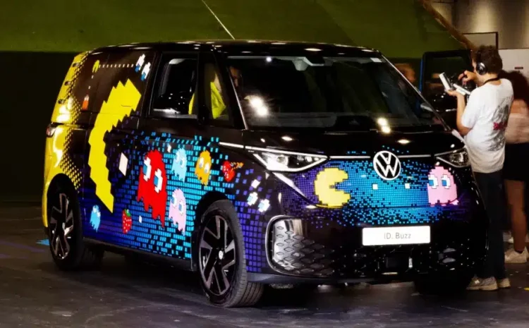  Volkswagen превратил ID Buzz в игровую приставку с PAC-MAN