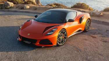  Lotus Emira 420 Sport — новая звезда среди спорткаров