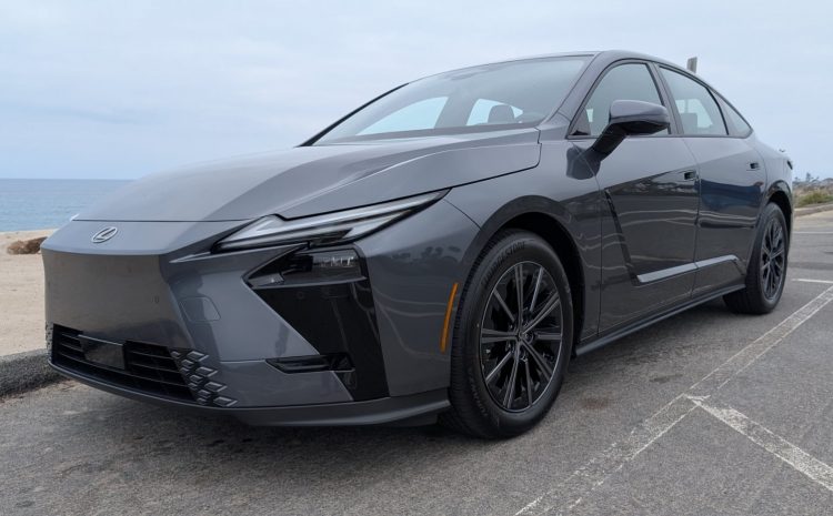  Lexus готовится к выпуску гибрида и электрокара ES