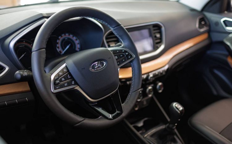  LADA с Алисой: более 200 тысяч машин уже на дорогах!
