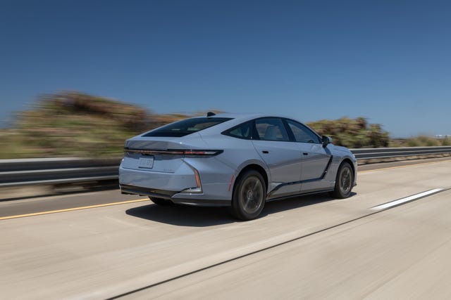  Lexus ES 2026: теперь полностью электрический